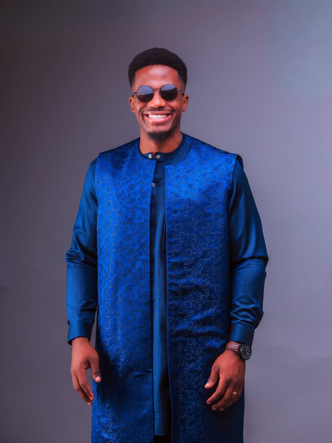 The Signature Kaftan: men's kaftan tailored in Kampala by The Looks Bespoke (view 2)