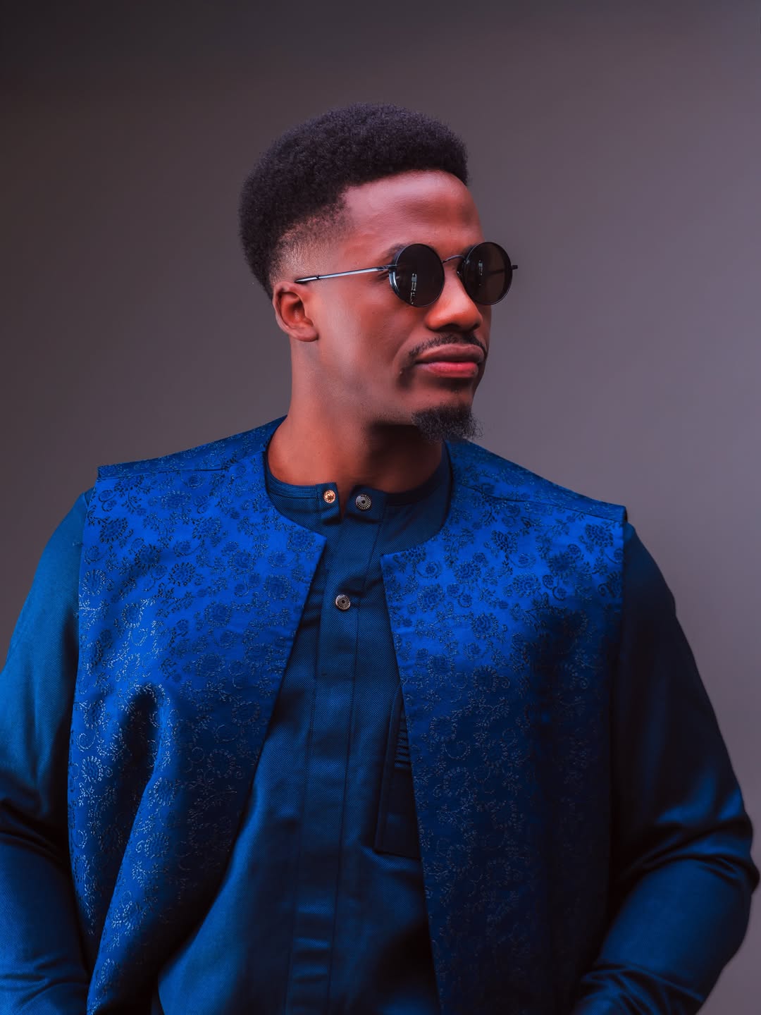The Signature Kaftan: men's kaftan tailored in Kampala by The Looks Bespoke (view 4)