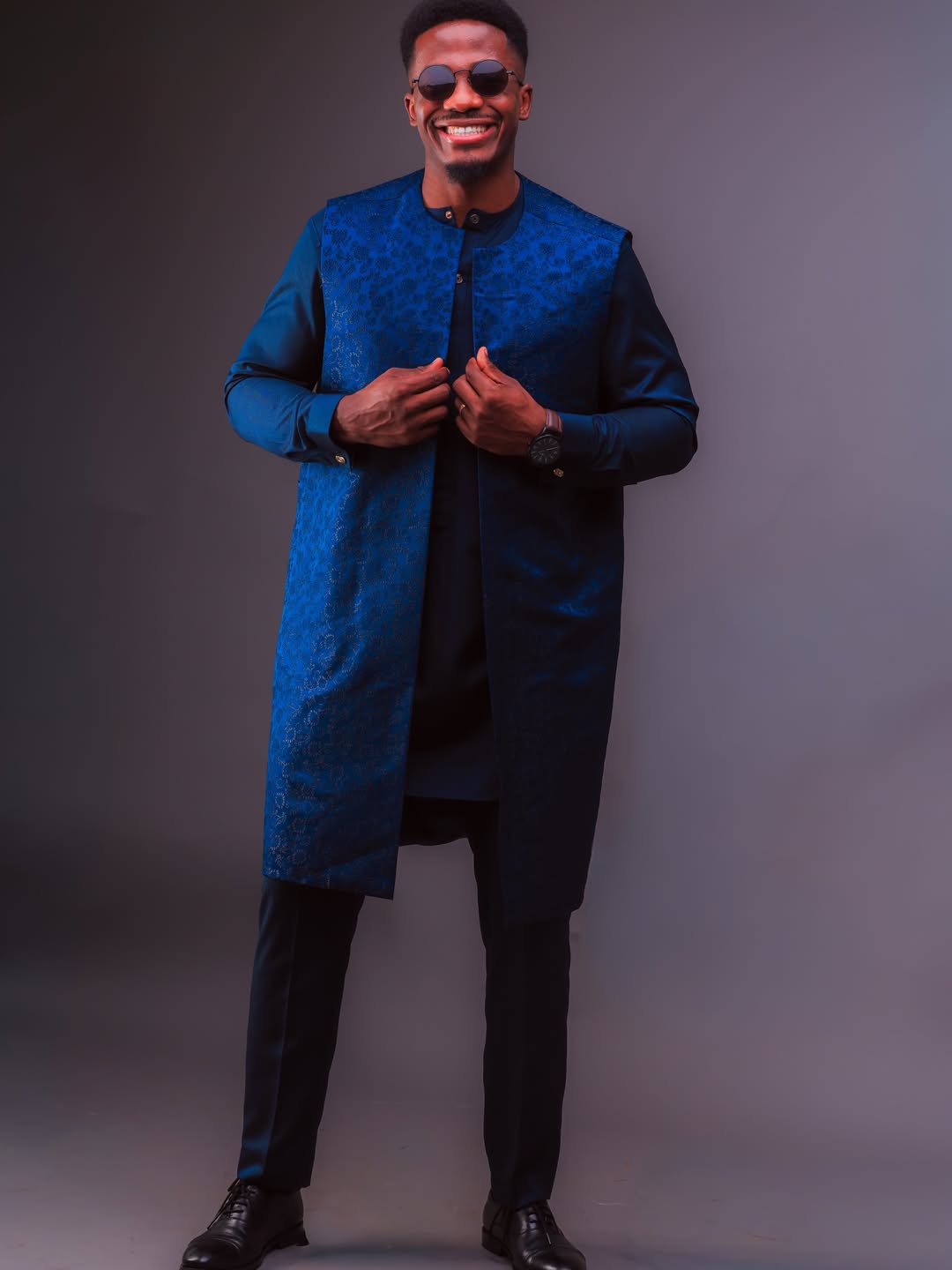 The Signature Kaftan: men's kaftan tailored in Kampala by The Looks Bespoke (view 8)