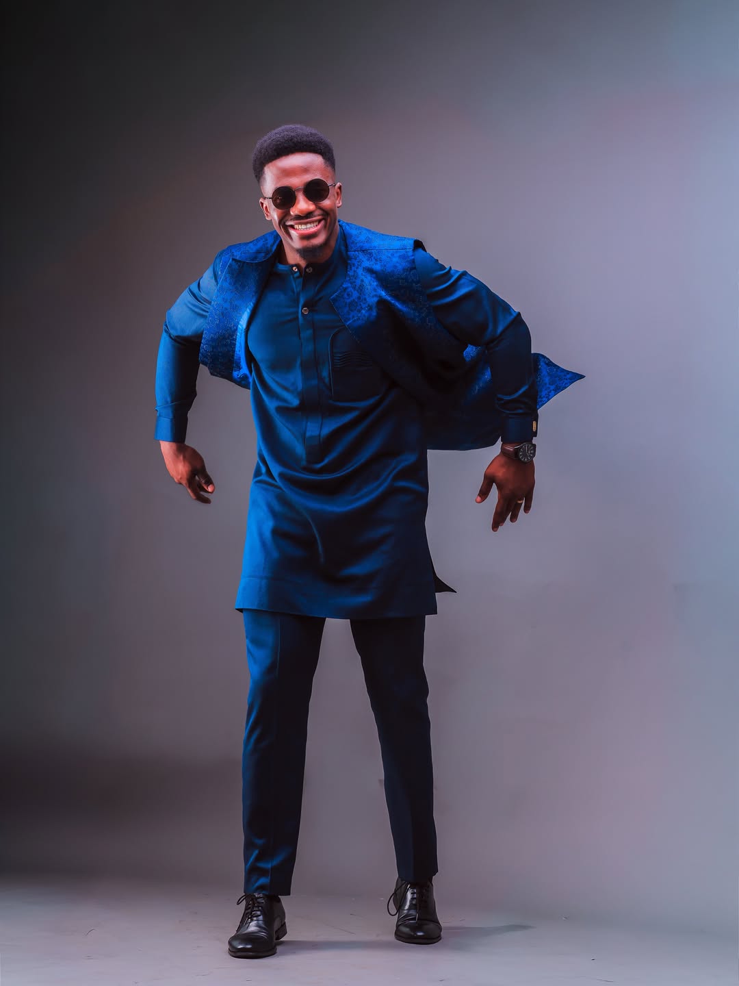 The Signature Kaftan: men's kaftan tailored in Kampala by The Looks Bespoke (view 9)