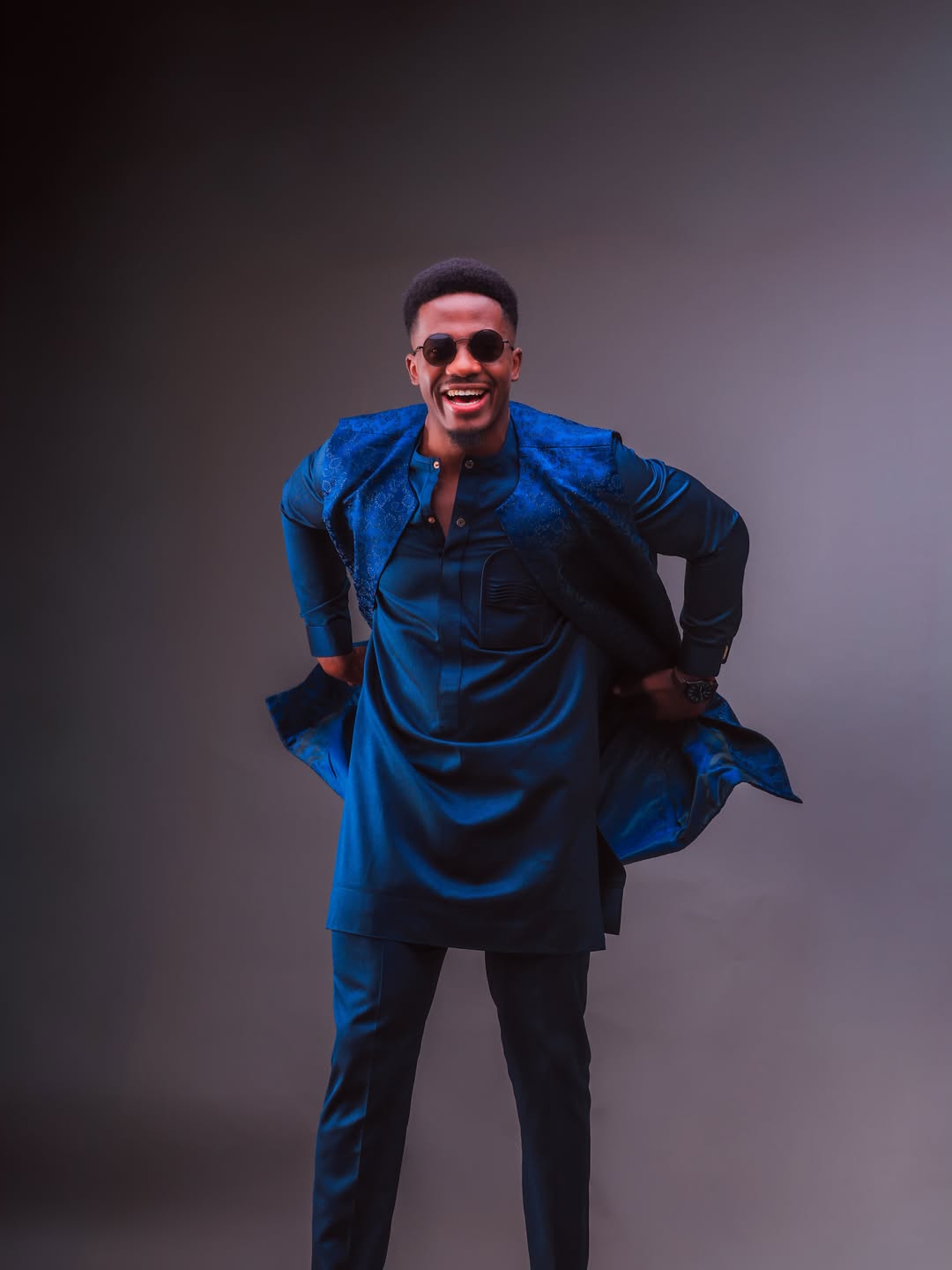 The Signature Kaftan: men's kaftan tailored in Kampala by The Looks Bespoke (view 10)
