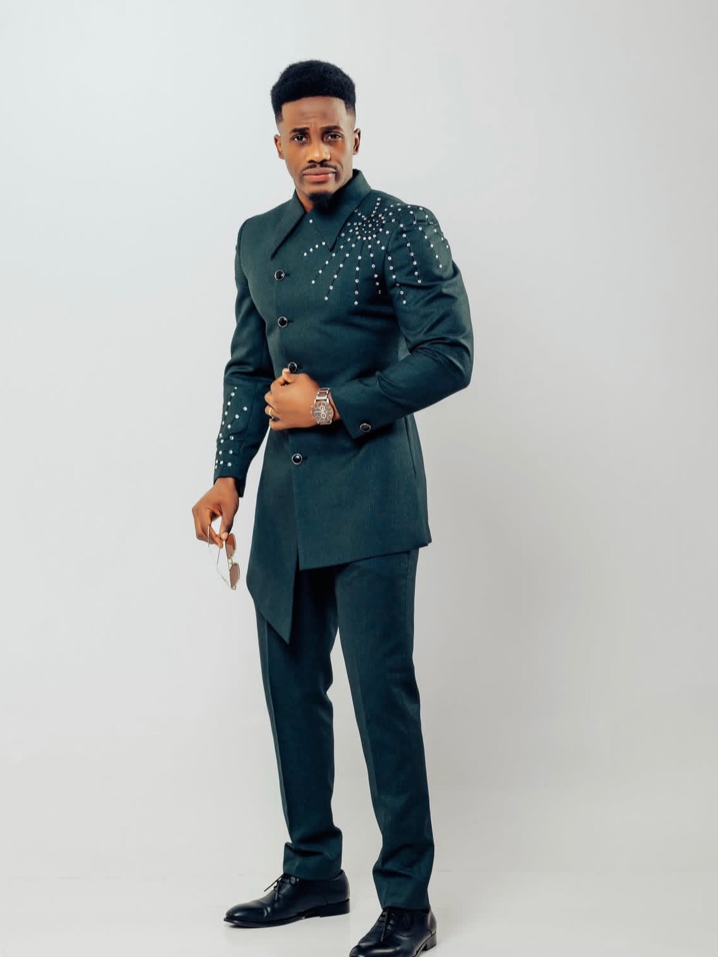 The Embellished Kaftan: men's kaftan tailored in Kampala by The Looks Bespoke (view 3)