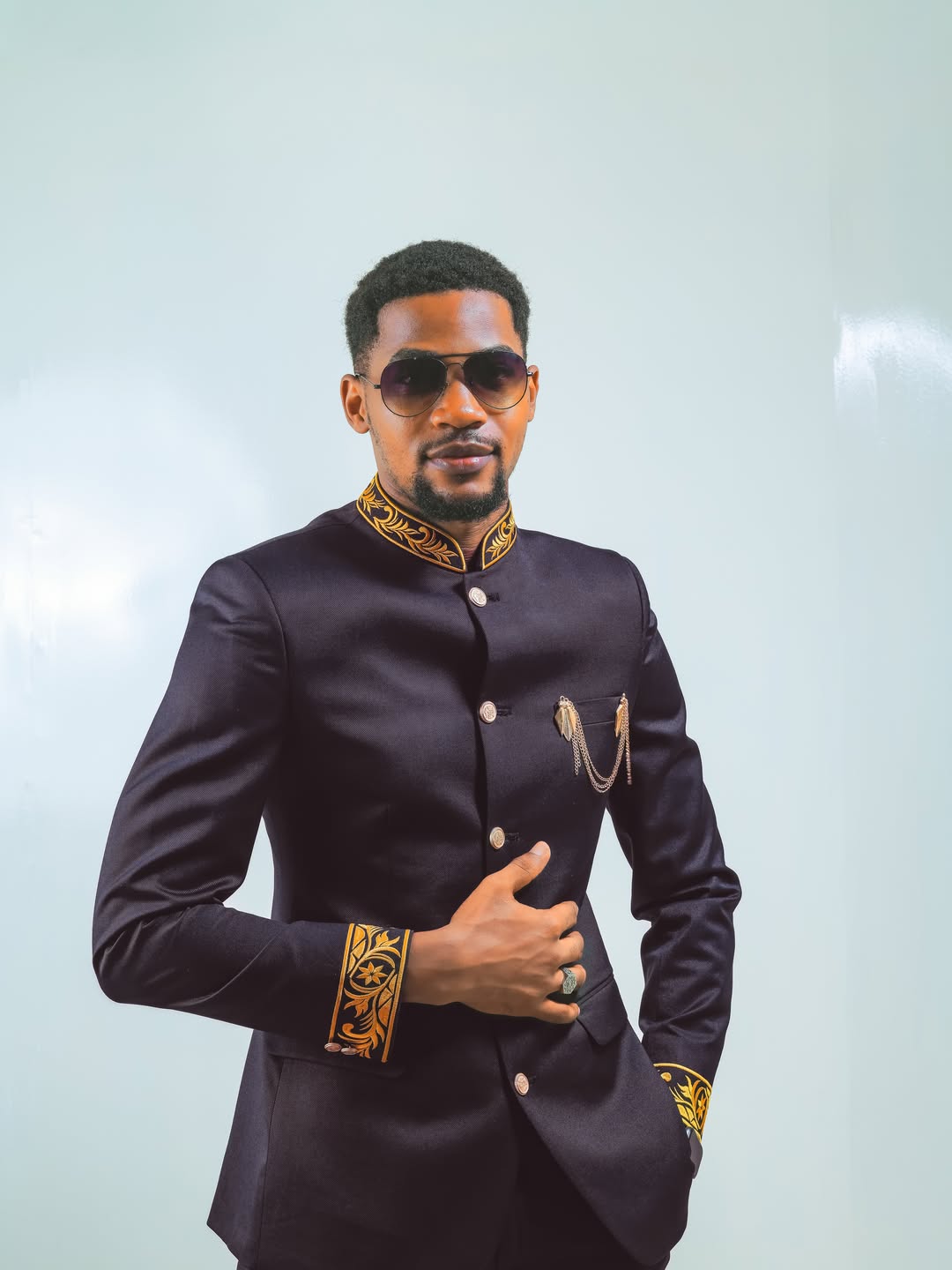 The Everyday Kaftan: men's kaftan tailored in Kampala by The Looks Bespoke (view 1)