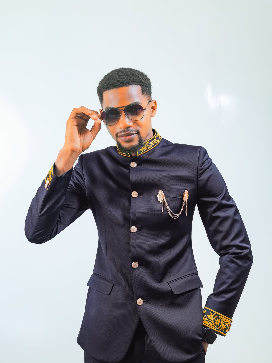 The Everyday Kaftan: men's kaftan tailored in Kampala by The Looks Bespoke (view 2)