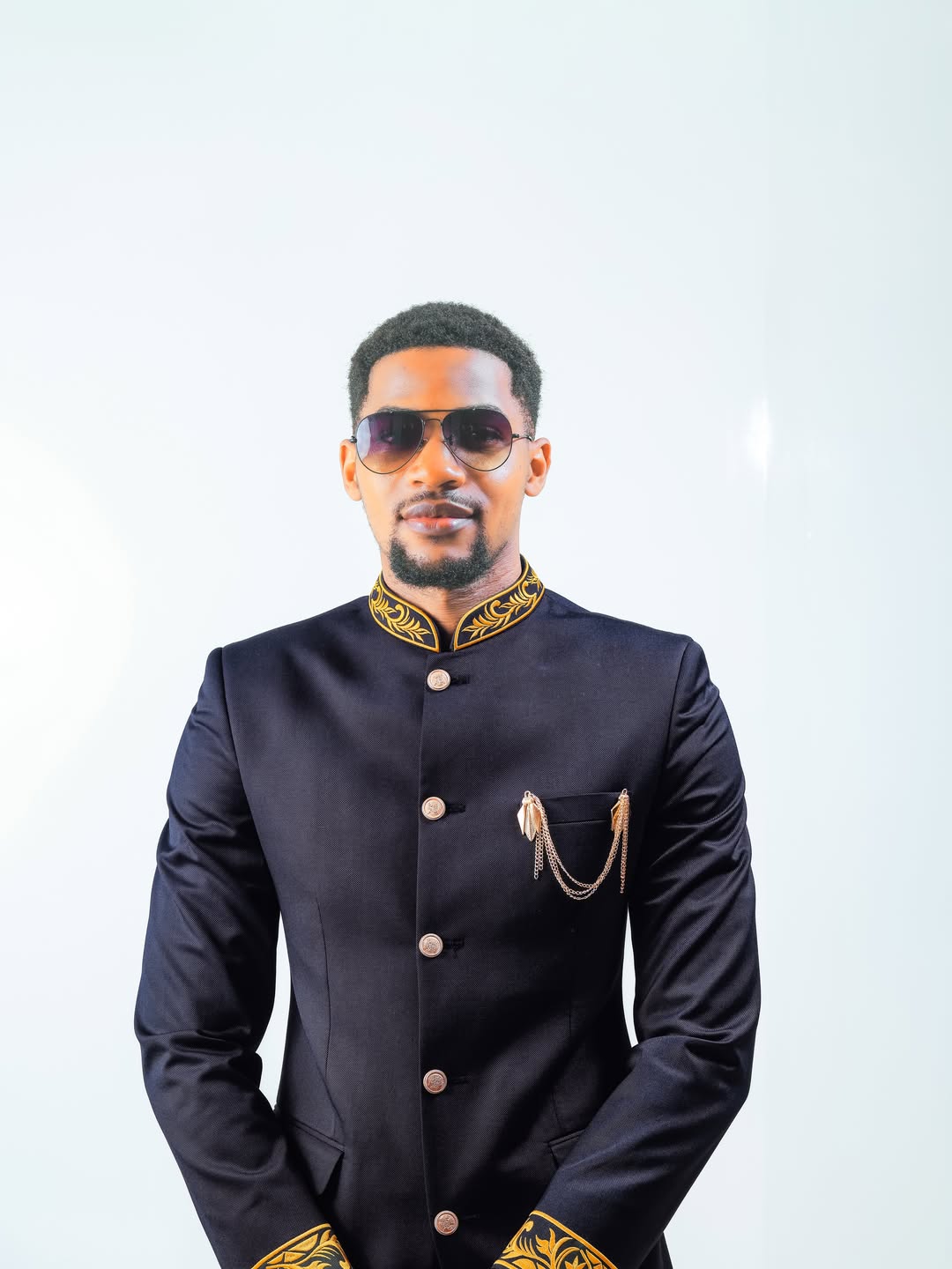 The Everyday Kaftan: men's kaftan tailored in Kampala by The Looks Bespoke (view 3)
