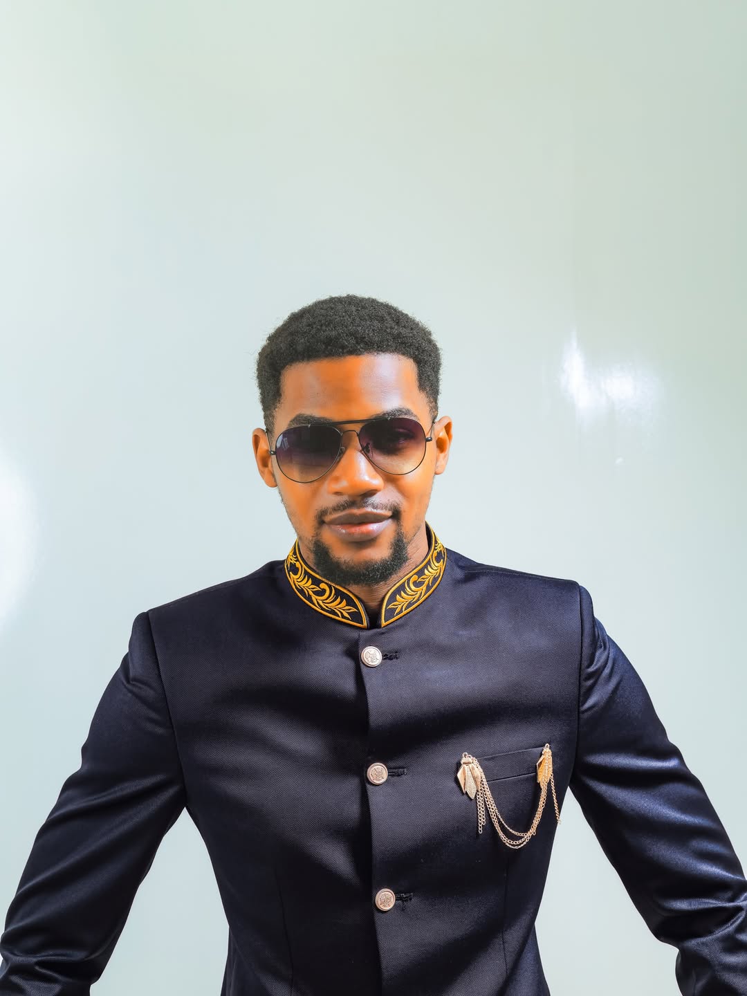 The Everyday Kaftan: men's kaftan tailored in Kampala by The Looks Bespoke (view 4)