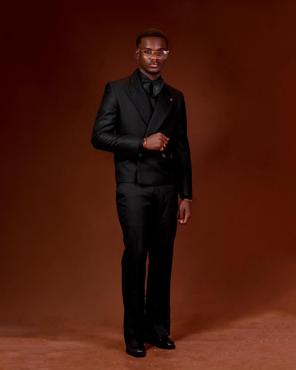 Custom-tailored look made in Nsambya, Uganda (archive look 38)