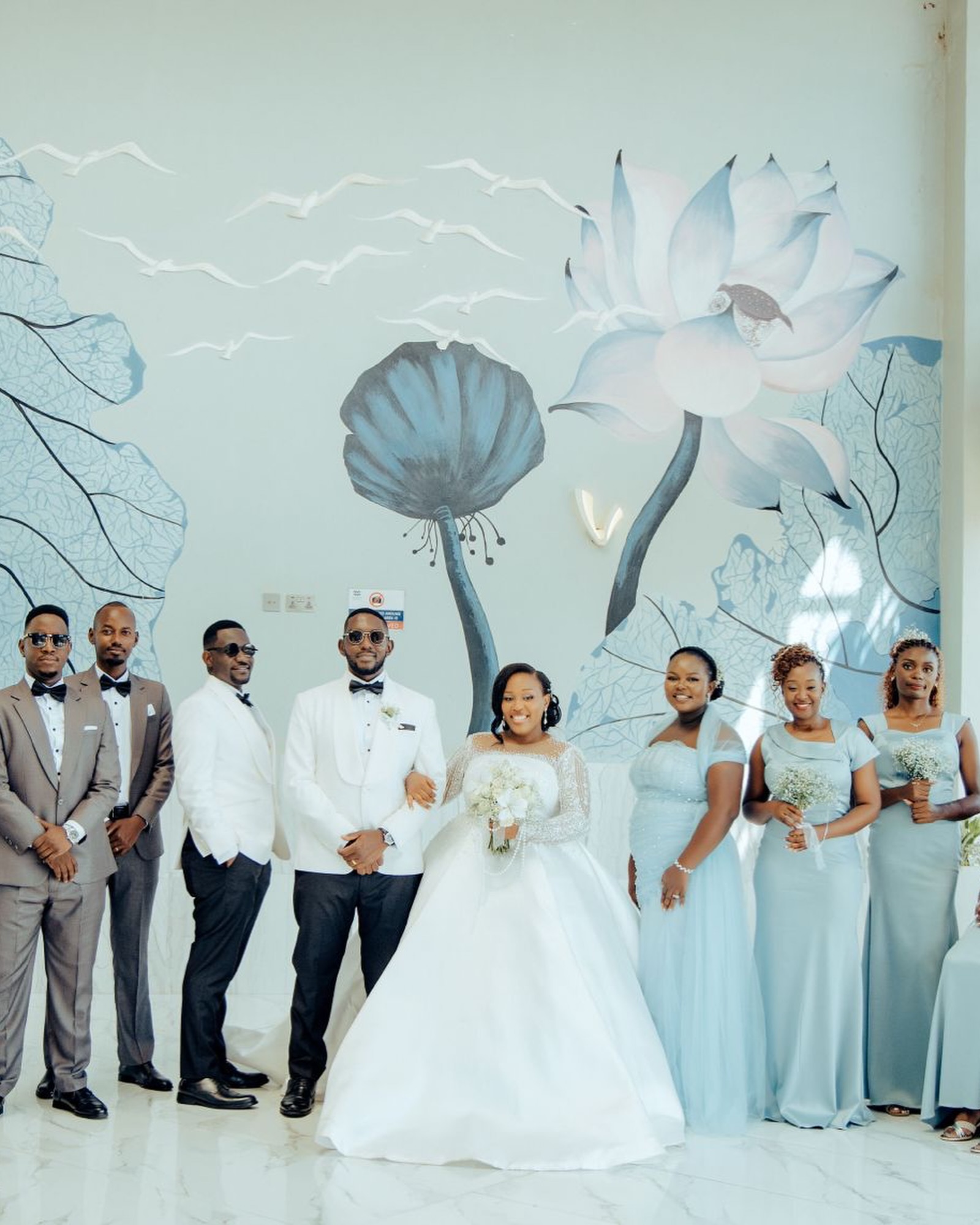 Groom and wedding party in made-to-measure suits (weddings look 124)