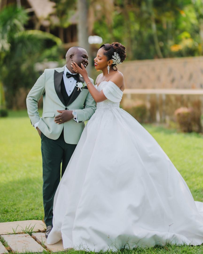 Coordinated groomsmen suits by The Looks Bespoke (weddings look 146)