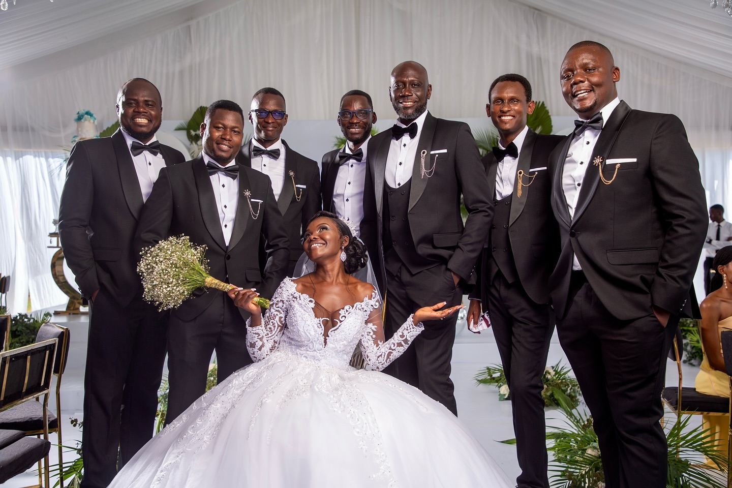 Groom and wedding party in made-to-measure suits (weddings look 22)