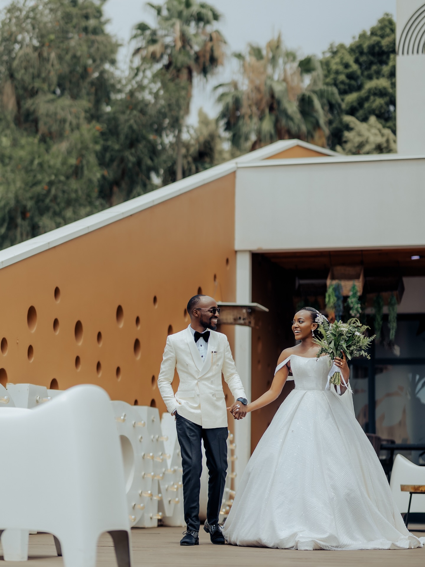 Coordinated groomsmen suits by The Looks Bespoke (weddings look 32)