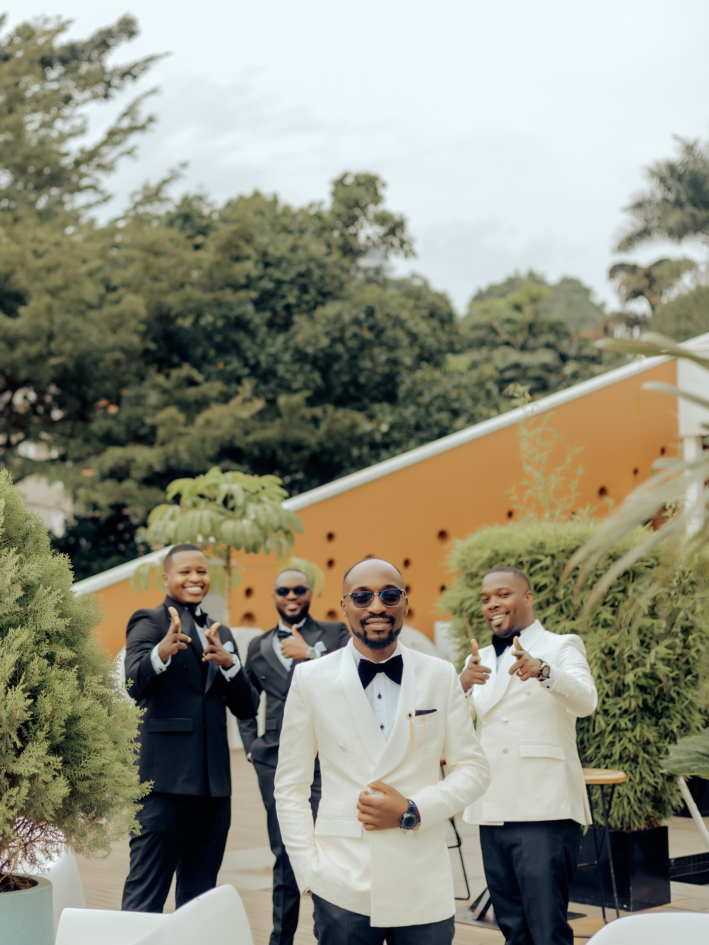 Groom and wedding party in made-to-measure suits (weddings look 46)
